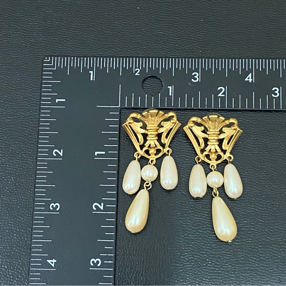 Vintage AVON Gold-tone Crest Victorian Revival Faux Pearl Drop Dangle Earrings - Picture 9 of 12